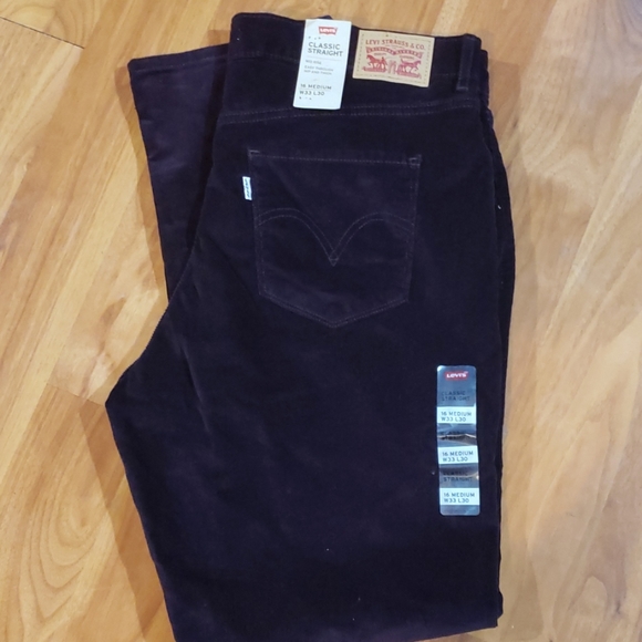 Levi's Women's Classic Straight Jeans - Picture 2 of 4